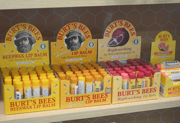 Shampoo Cosméticos - display Burt's Bees