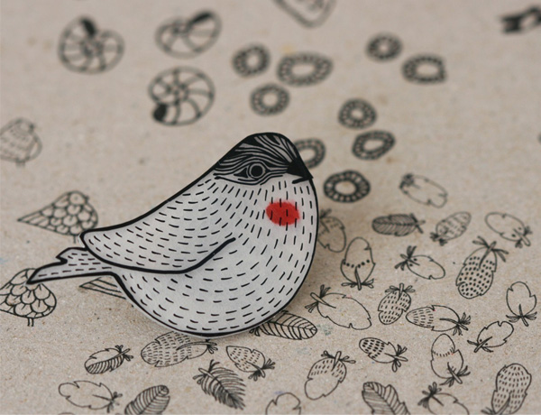 Lila Ruby King - Woodgrain Sparrow Pin