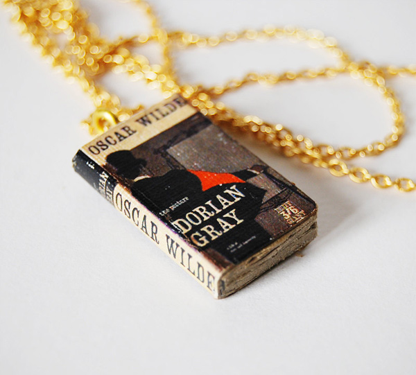 Bunnyhell mini-book necklace - Dorian Gray
