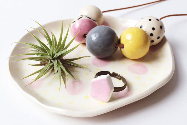 Quiet Clementine - cerâmica divertida e colorida por Hana Brewster | Ceramics | blog Não Me Mande Flores