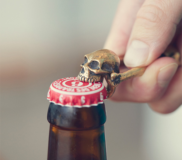 Abridor de Garrafas Caveira | Skull Bottle Opener | Cool Material