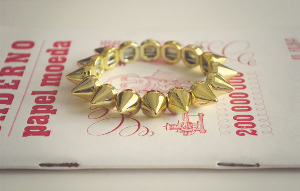 Flambe - pulseira de spikes dourada Flambe - pulseira de spikes dourada