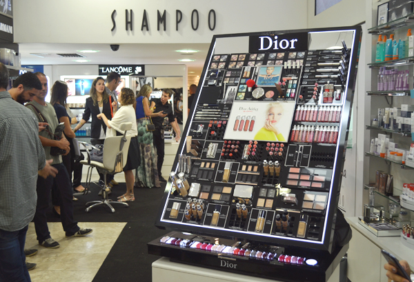 Shampoo Cosmeticos - display Dior